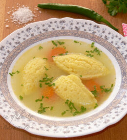 Supa de pui cu galuste pufoase